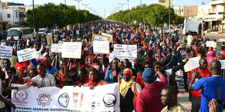 Les enseignants dénoncent une « hausse faramineuse » des impôts sur les salaires des 12 mois