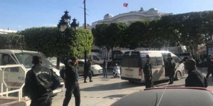 Tunis : Une femme se fait exploser sur l&rsquo;avenue Bourguiba dans le centre ville, plusieurs blessés