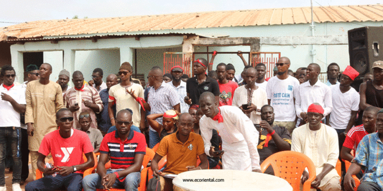 Koumpentoum : Les jeunes arborant des brassards ont tiré à boulets rouges sur le député maire et interpellent l’Etat.