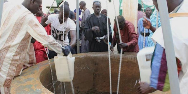 Une femme et son enfant tombent dans un puits de quarante mètres…