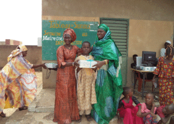 Tambacounda : L’amicale des femmes enseignantes distribuent 55 kits scolaires aux  élèves.