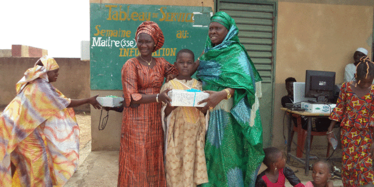 Tambacounda : L’amicale des femmes enseignantes distribuent 55 kits scolaires aux  élèves.