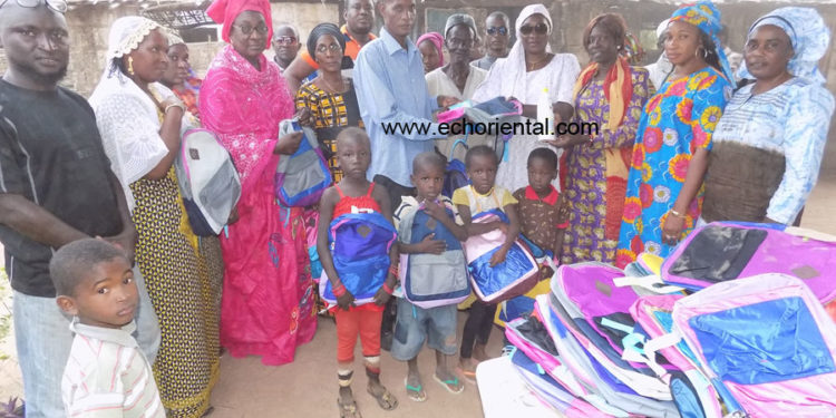 Tambacounda : L’Association des femmes du ministère de l’éducation offre des fournitures scolaires à l’école Kothiarinding