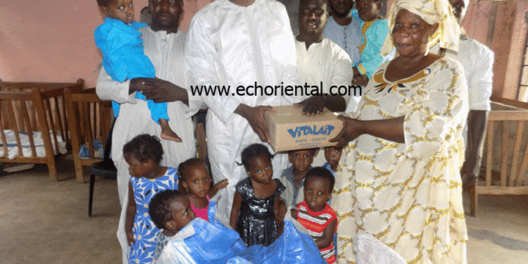 Tambacounda : Amath Tidiane Cissé de « And Saxaal Liguey » au chevet de l’orphelinat « Eudeukeur »