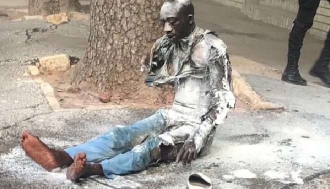 Urgent – Un handicapé s’immole devant le Palais…