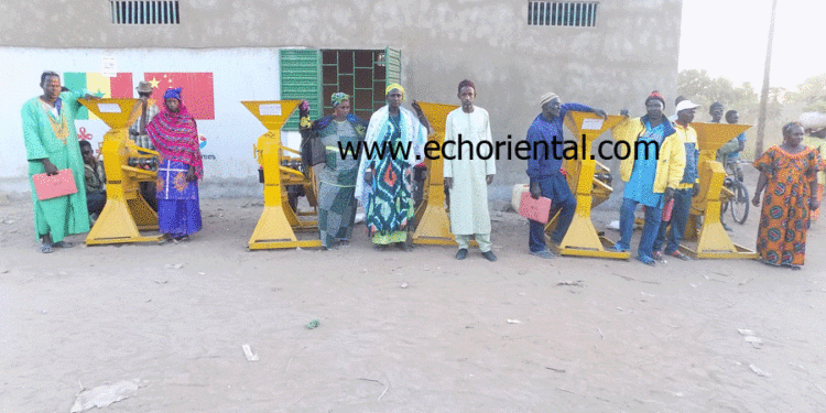 Ndoga Babacar : Le maire remet des moulins aux femmes et met un centre polyvalent  à la disposition des jeunes