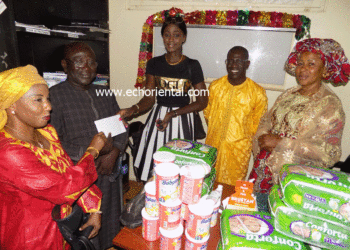 Promesse tenue : Mamy Guèye remet l’enveloppe de 150.000 f pour l’intervention chirurgicale d’un enfant malade