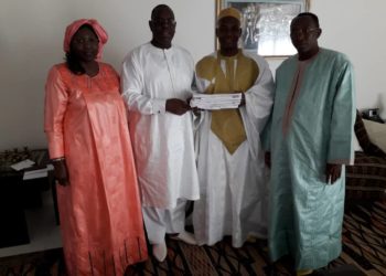 Parrainage : Thierno Arabiyou Diallo de « Macky E Keewal » remet plus de 10.000 signatures à Macky Sall