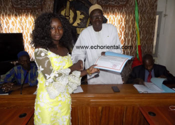Tambacounda : l’UNACOIS YEESSAL remet 20 bourses d’études à des étudiants de la région
