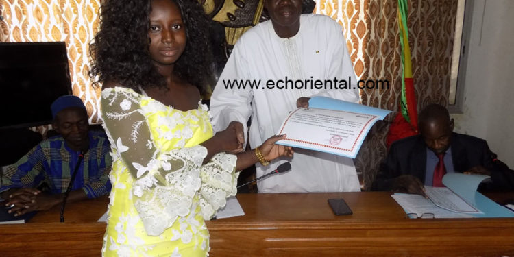 Tambacounda : l’UNACOIS YEESSAL remet 20 bourses d’études à des étudiants de la région