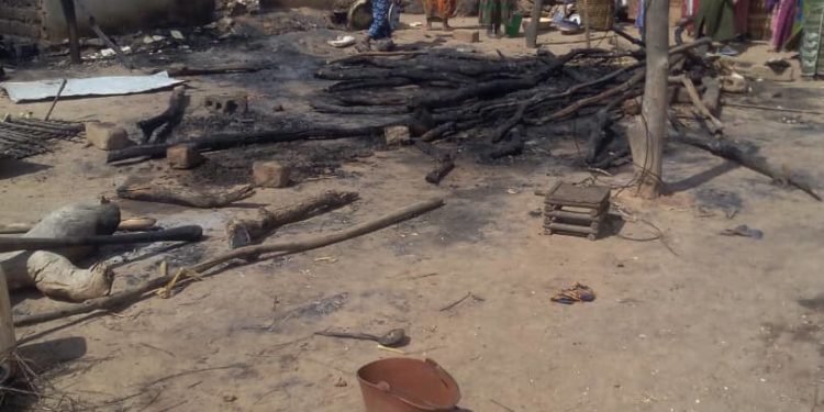 Urgent : Incendie à Néttéboulou, le  village de Fodécounda Ansou  ravagé par des flammes