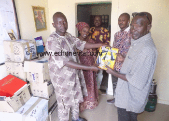 Tamba : L’association Reillanne remet 32 cartons de 1470 livres et une imprimante à Adja Aïda Mbaye et la maternelle municipale