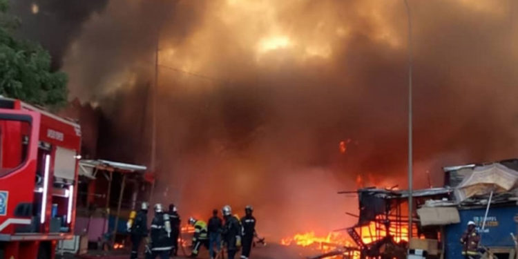 Images insoutenables de l’incendie qui a ravagé le marché Petersen