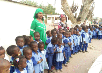 Levée des couleurs à la maternelle municipale de Tamba : Les autorités scolaires et militaires, satisfaites de la prestation des mômes.