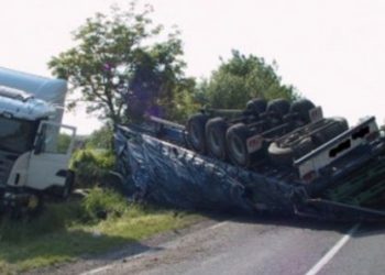 Accident de la circulation: La collision entre un camion et un mini-car fait 8 morts…