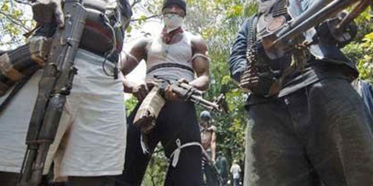 Braquage à Bala : Un vigile blessé par balle, 1 boutique dévalisée.