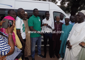 Tamba : Le ministre Sidiki Kaba offre un muni bus climatisé à Tamba Basket Club