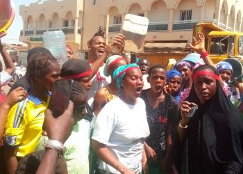 Tamba: Colère des Habitants du Plateau, le quartier est sans eau depuis plusieurs jours. Ils sont descendus dans les rues ce matin.