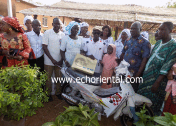 Tamba : Le jeune Mbaye, « volontaire » qui aide les élèves de l’école Adja Aida Mbaye à traverser la RN7, a été honoré par le gouvernement scolaire
