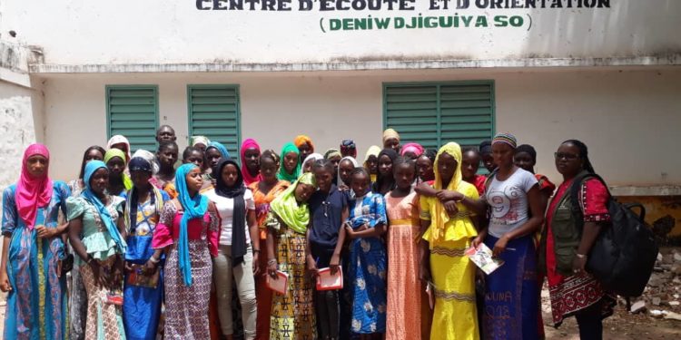 Tambacounda : Sensibilisation sur la santé reproductive, Enda Jeunesse Action en visite guidée avec des filles