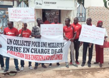 Sit-in du collectif des enseignants qui s’oppose à une suppression de leur mise en position de stage