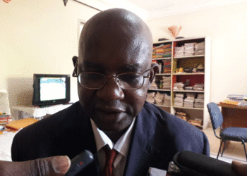 Le Pr Abdoul Aziz Tandia répond à Mamadou Bâ: Le conseil d’administration, en présence du Gouverneur de région, El Hadj Bouya Amar, a délibéré pour que je puisse les accompagner …»