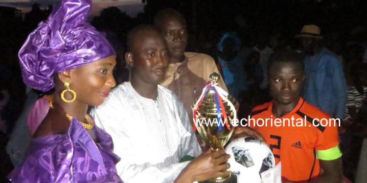 Parrain de la finale de foot à Nétéboulou: Le chef du personnel de l&rsquo;hôtel Niji, Papis Signaté, gâte sa jeunesse