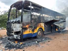 RN1 Kaffrine-Tamba : Un bus de transport prend feu