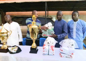 Finale de la zone 1/B de Tamba: Le parrain Lassana Kanté remet un important lot d&rsquo;équipements et invite les acteurs au fair-play.
