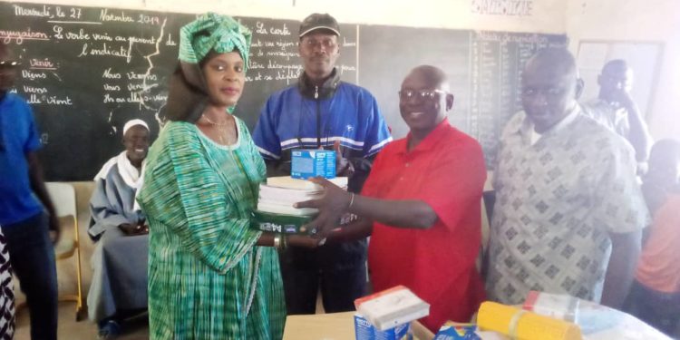 Tambacounda : Du  matériel scolaire d’une valeur de prés de 2 millions de francs Cfa offert par l’association « Solidarité Dar Salam » à l’école dudit village