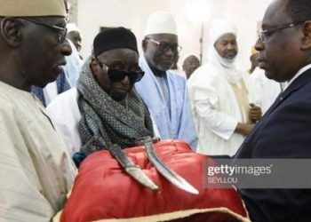 La famille d’El hadj Oumar salue la restitution de son sabre, rappelle ses objets toujours en France