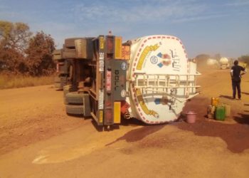 Accident sur la RN°1 : Un camion-citerne rempli de carburant, se renverse à Kothiary et a fait un blessé