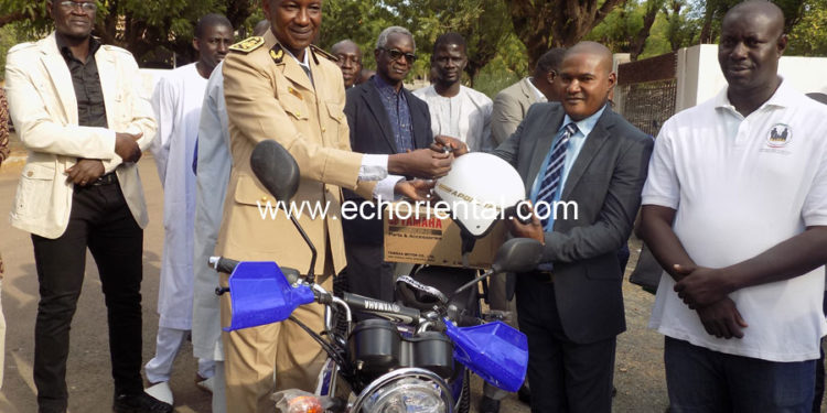 Tamba : Le gouverneur remet les clés de 28 motos du PNBSF à l’Ong La Lumière