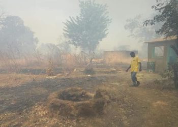 Urgent : Un incendie d’une rare violence a ravagé le village Thiancoumala, les enseignants, l’Imam, …ont tout perdu