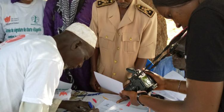Tambacounda : Contre les MGF, des villages de Koussanar signent la charte d’abandon de pratique du programme « Son Choix » d’Enda J. A.