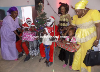 Arbre de Noël à Tambacounda: La section féminine de la Mutuelle générale des enseignants offre des cadeaux aux enfants.