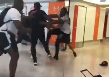 Un professeur poignarde un élève pour une copie de composition