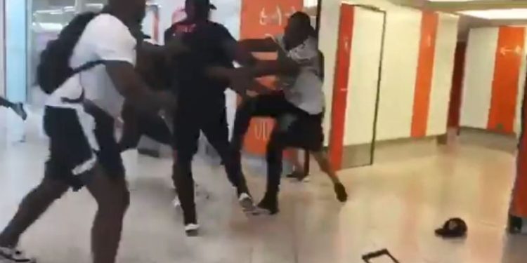 Un professeur poignarde un élève pour une copie de composition