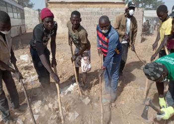 « Cleaning day » à Koumpentoum: Mobilisation exceptionnelle, le Maire Mamady Thiam pour un Kahéne propre.