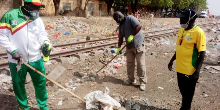 « Cleaning day » à Tamba: L’ASC Gounasse rend propre son quartier