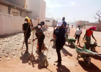 Tamba: Cleaning day à Saré Guiléle, la présidente de L&rsquo;UMSG, Fanta Ndiaye promet un quartier propre