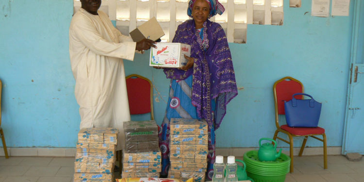 Lutte contre le Covid-19 : Bomél Diallo, HCCT remet un appui au comité communal de Néttéboulou et au poste de santé de Djinkoré.