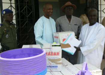 Tamba : lutte Covid -19,  Le Député Maire Mame Balla Lô  remet un important lot de produits de prévention au Gouverneur, d’une valeur de 2,5 millions.