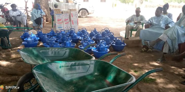 Lutte contre le Covid-19 : Le Maire de Niani Toucouleur sort l’artillerie lourde, plusieurs produits et matériels d’hygiène distribués aux populations