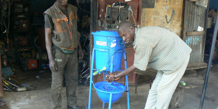 Tambacounda : Riposte contre le Covid-19, Khalifa Sidibé crée un système mécanique « intelligent » de lave-mains