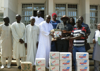 Tamba : Lutte contre le Covid-19, Lassana Kanté remet un important lot de produits à la Mairie, il invite les leaders politiques à venir soutenir cet élan de solidarité