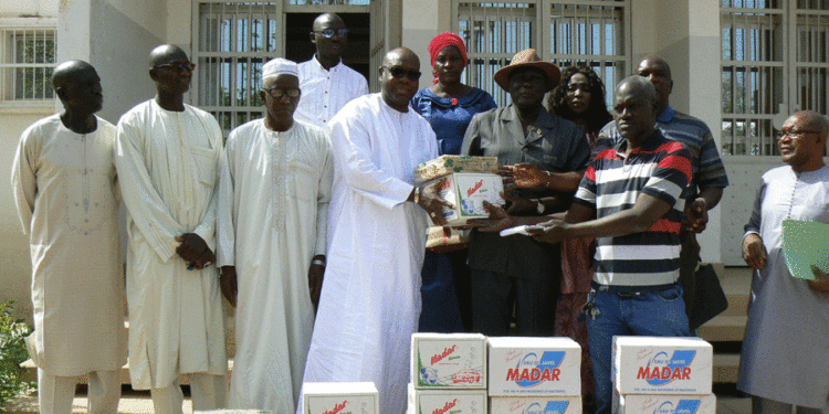 Tamba : Lutte contre le Covid-19, Lassana Kanté remet un important lot de produits à la Mairie, il invite les leaders politiques à venir soutenir cet élan de solidarité