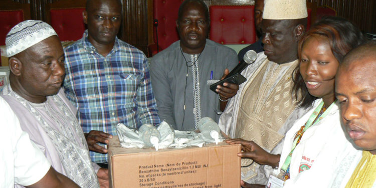 Élan de solidarité contre le Covid-19 : Le Député Maire Mame Balla Lô remet un lot de kits d’hygiène de 5 millions de Francs Cfa.