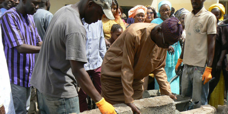 Tambacounda : Pose 1ère pierre, Le ministre Sidiki Kaba  offre un mur de clôture, 2 salles de classes à l’école Bounama Diallo et …