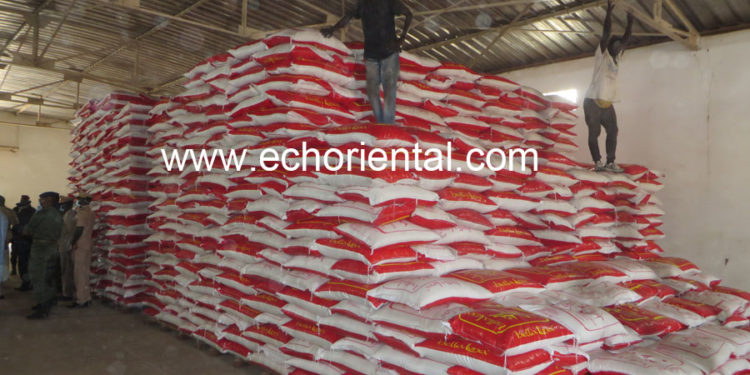 Tambacounda: Aide alimentaire d’urgence, un premier lot, de 730 tonnes de riz, réceptionné par le gouverneur.